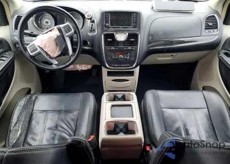 2014 Chrysler Town & Country Touring z USA, uszkodzony, nr VIN 2C4RC1BG2ER131524